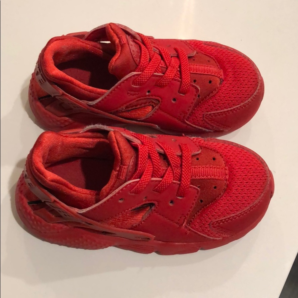 Toddler boys red Nike Air huarache